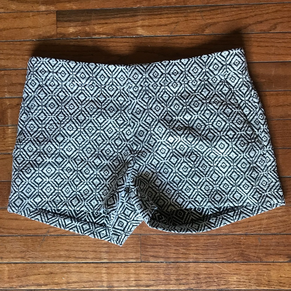 Banana republic woven diamond shorts black white 4